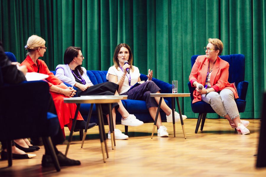 Panel dyskusyjny podczas konferencji EMCC Poland Summit.